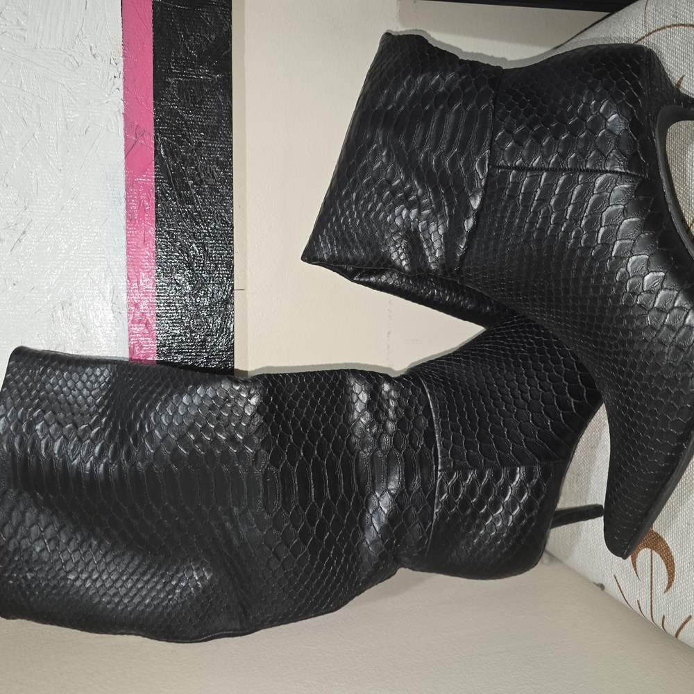 Shoe Dazzle Black Exotic Heeled Boots